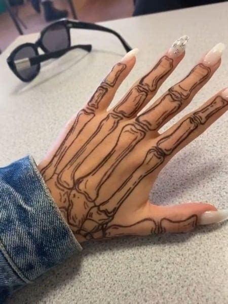 Outline skeleton hand tattoos are usually done in black ink, but they can also be done in white ink. Outline skeleton bone hand tattoo means that you're not afraid of death and …